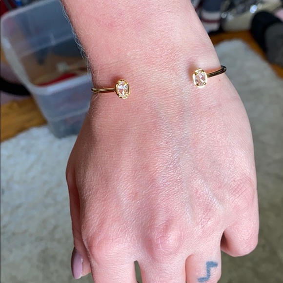 🫣Serefina Gold Bangle - Picture 5 of 10